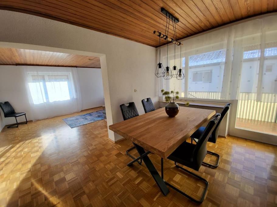 Zentrale, Helle Ferienwohnung Crailsheim Exterior foto